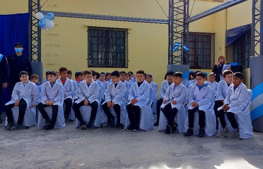 En Acto Comunitario En La Escuela Primaria Alumnos De 4 Grado